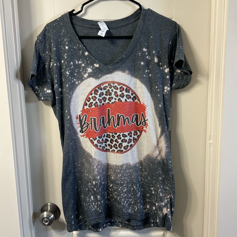 Women’s Brahmas Shirt XL (fits like a large).